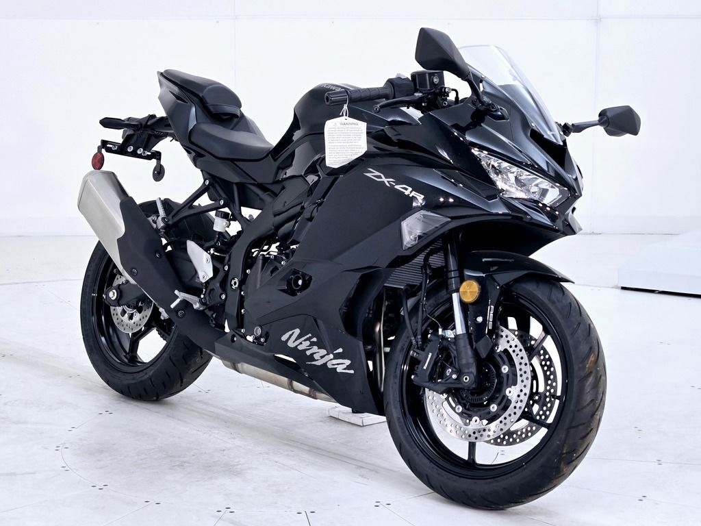 くろ 2024 Kawasaki Ninja ZX-4R First Look [Fast Facts]