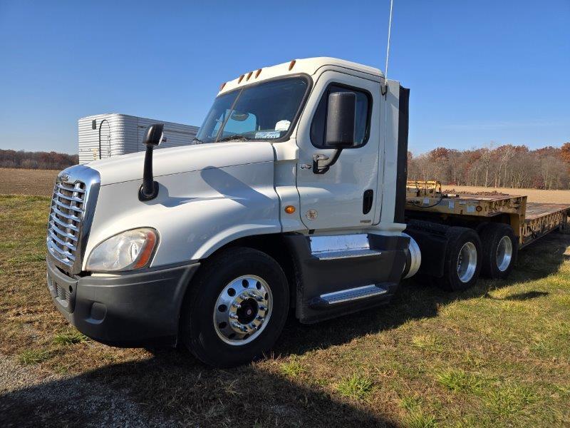2016 FREIGHTLINER CASCADIA in Delta, OH