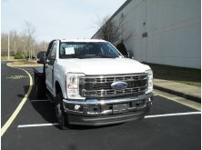 Commercial Trucks with the Highest Towing and Payload Capacities image