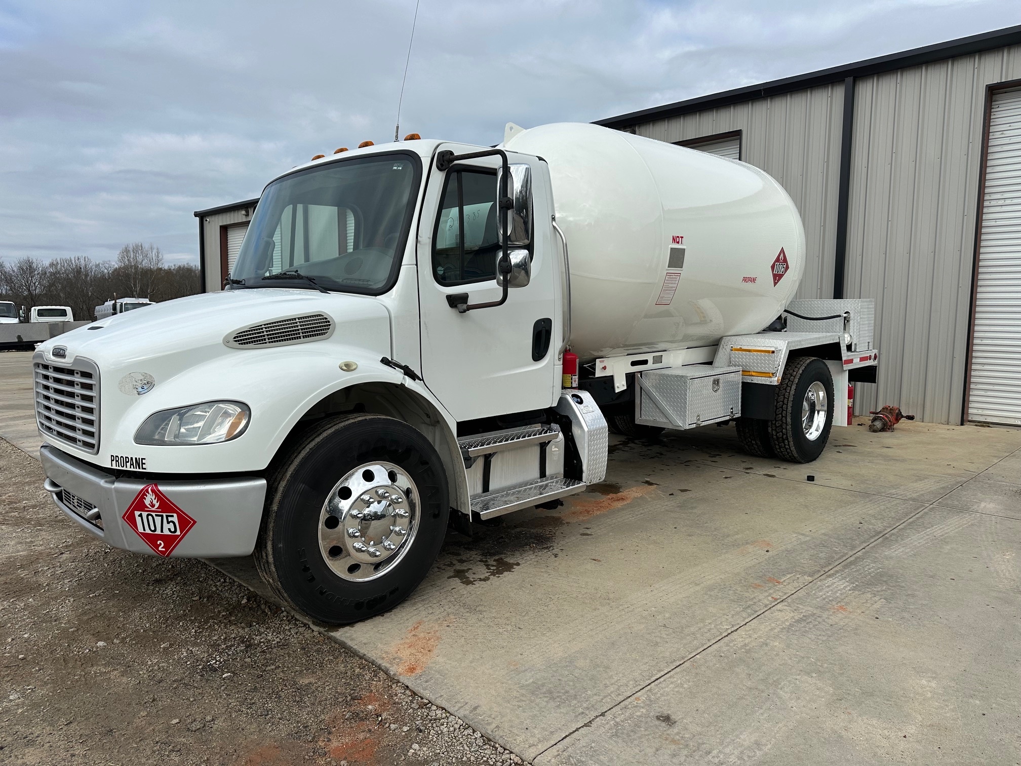 2016 FREIGHTLINER BUSINESS CLASS M2 106 in Miami, FL