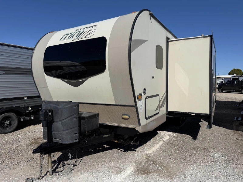2019 FOREST RIVER ROCKWOOD MINI LITE 2507S