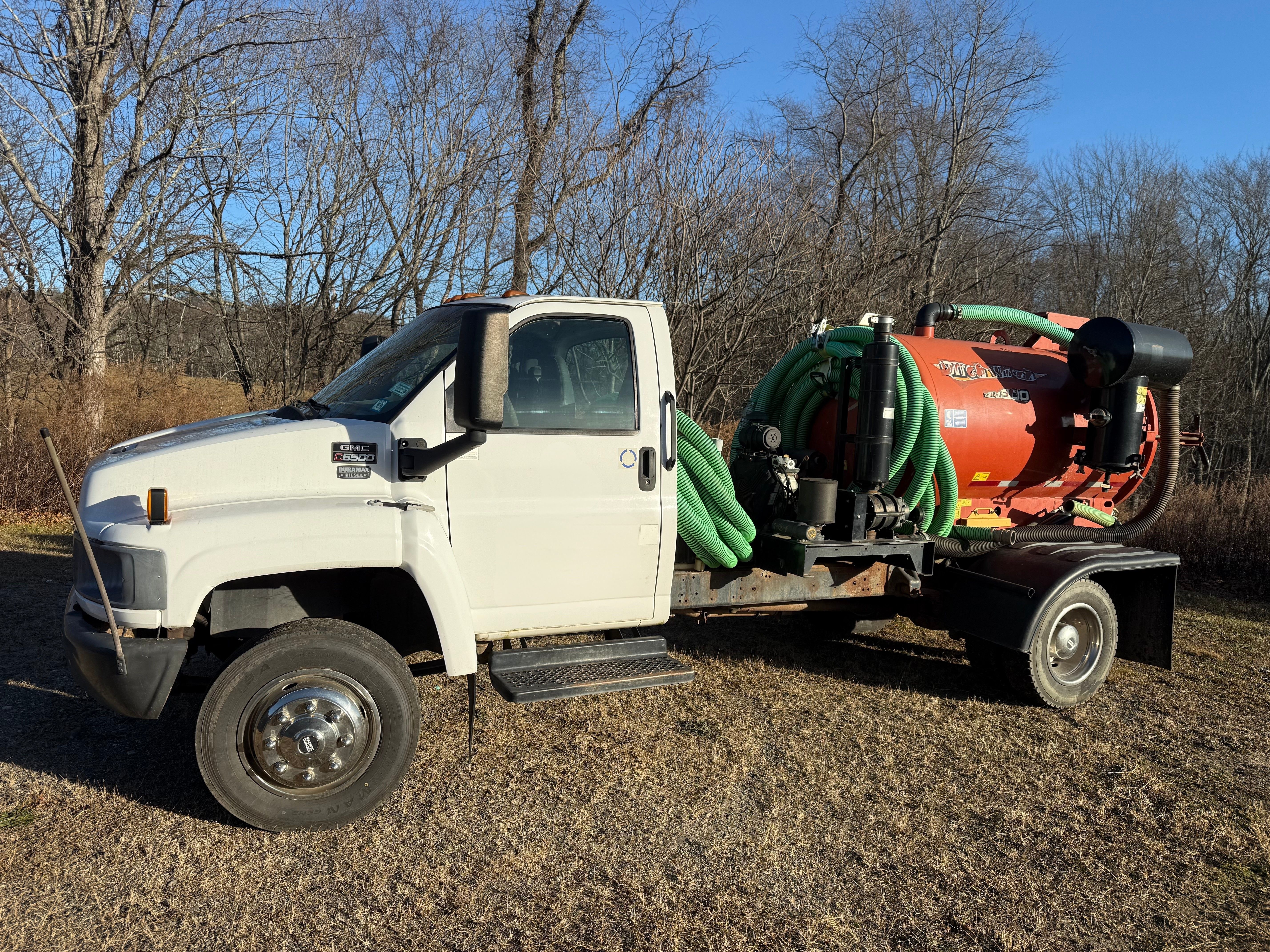 2008 GMC 5500 in Crestwood, IL