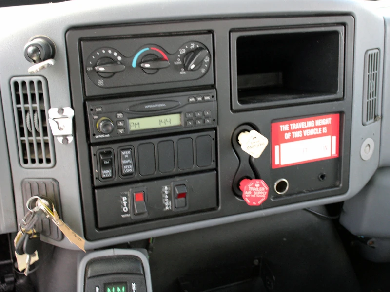 2007 INTERNATIONAL 7300 4x4 w/ALTEC DM47 TR DIGGER DERRICK