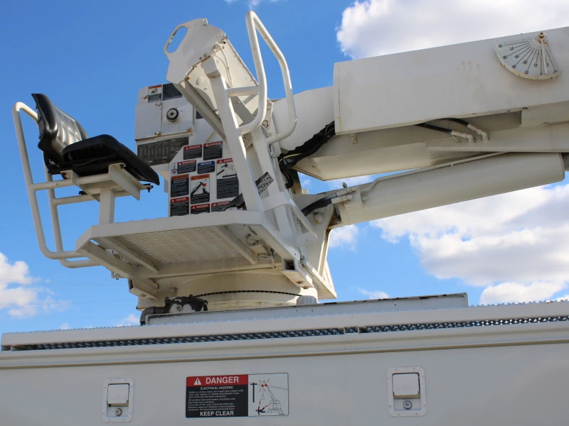 2007 INTERNATIONAL 7300 4x4 w/ALTEC DM47 TR DIGGER DERRICK