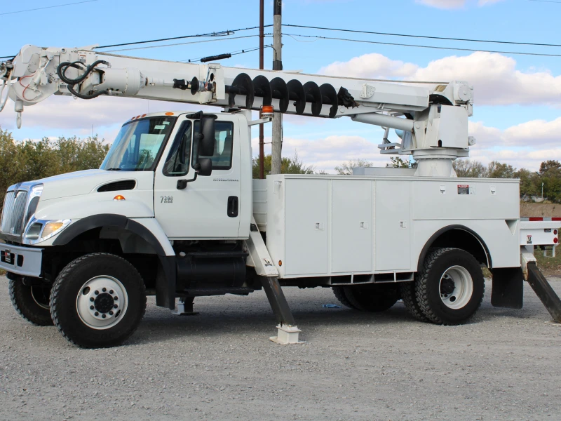 2007 INTERNATIONAL 7300 4x4 w/ALTEC DM47 TR DIGGER DERRICK