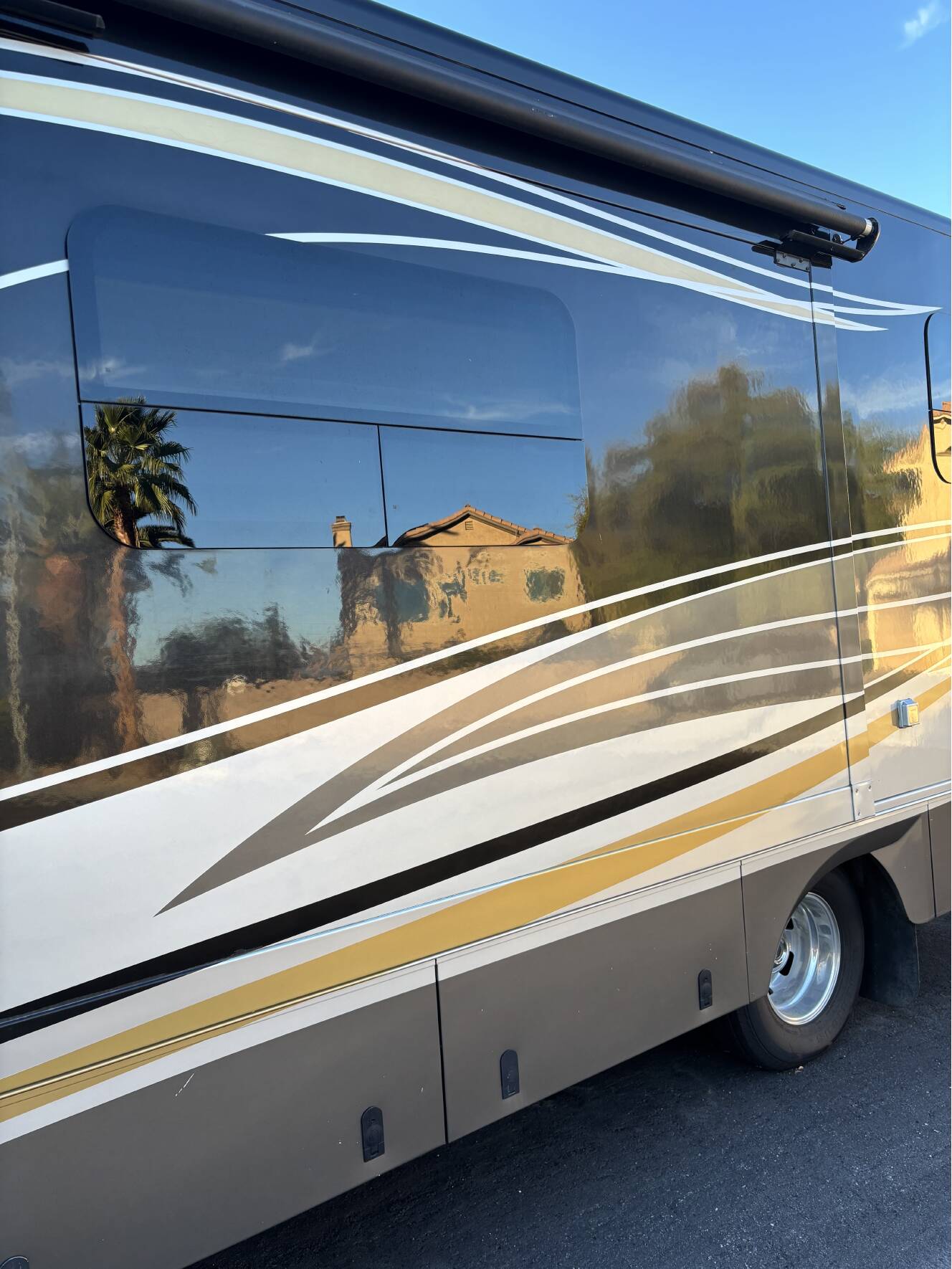A photo of this 2014 Renegade Villagio 25RBS