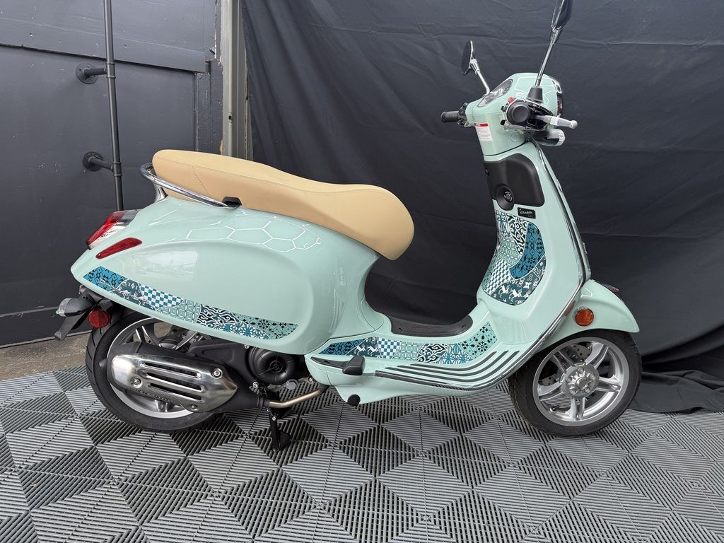 2025 Vespa Primavera 50 Batik 50 BATIK in Huntington Station, NY