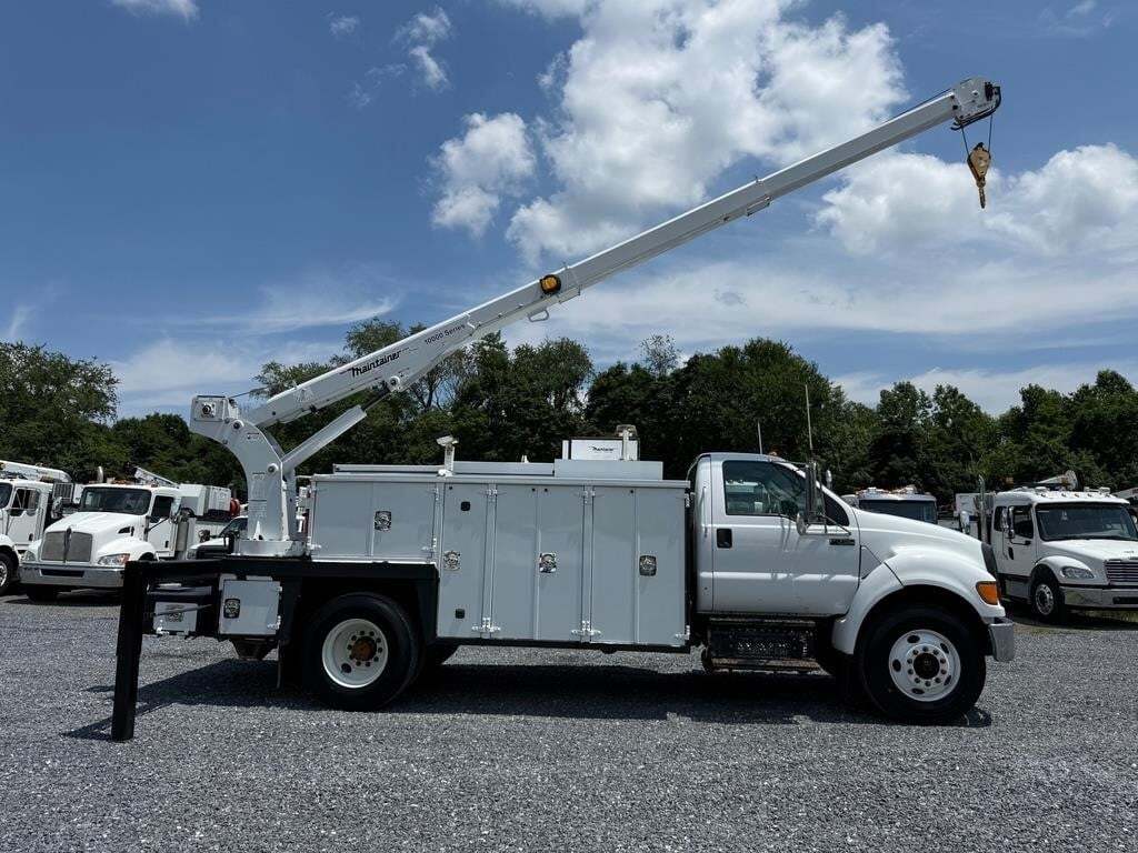 2011 Ford F-750 SuperCab photo 2