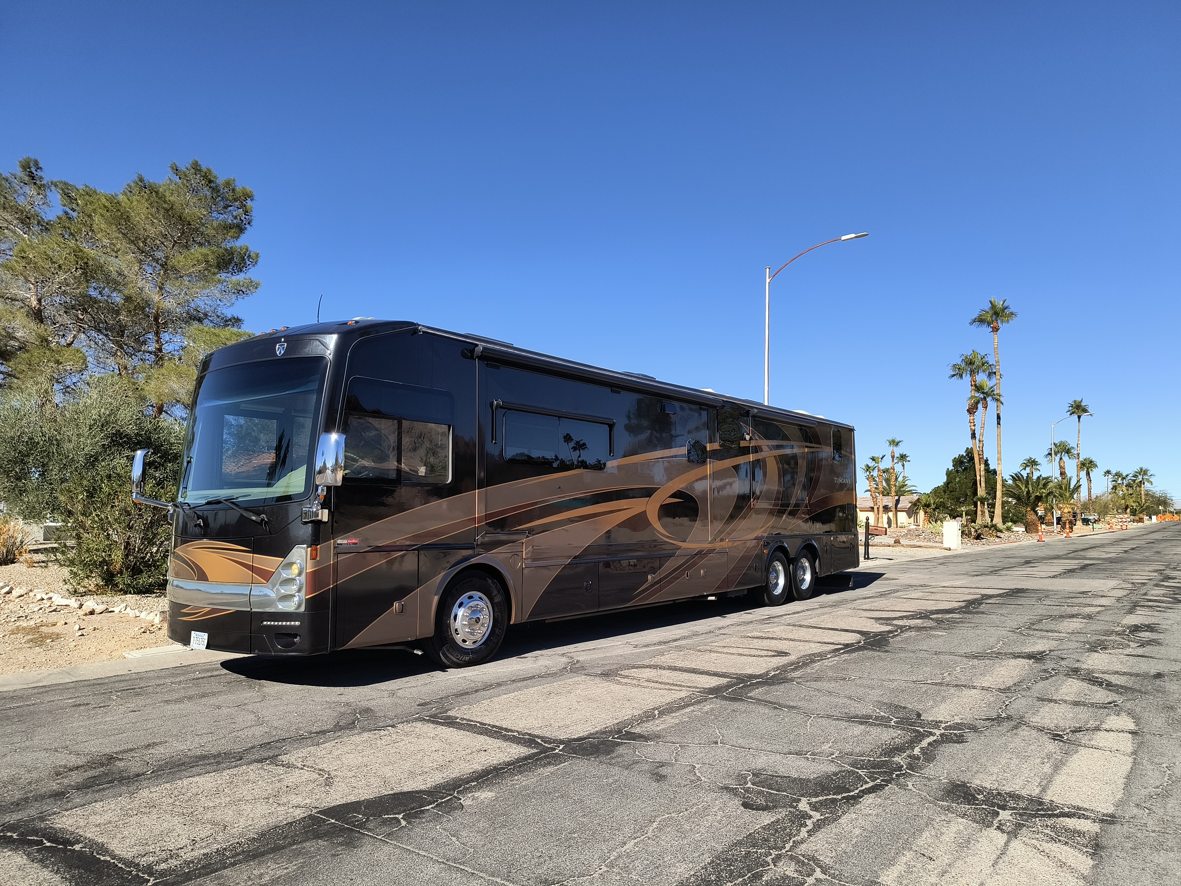 2015 Thor Motor Coach TUSCANY 45AT in las vegas NV