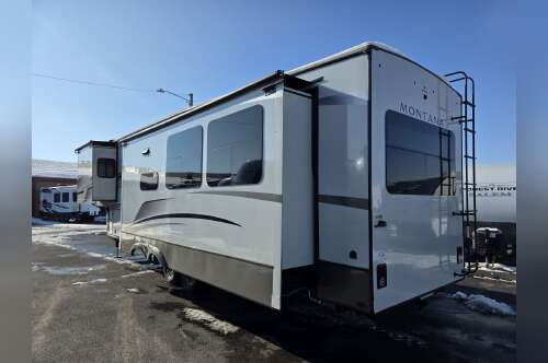2024 Keystone Montana 3531RE in maroa IL