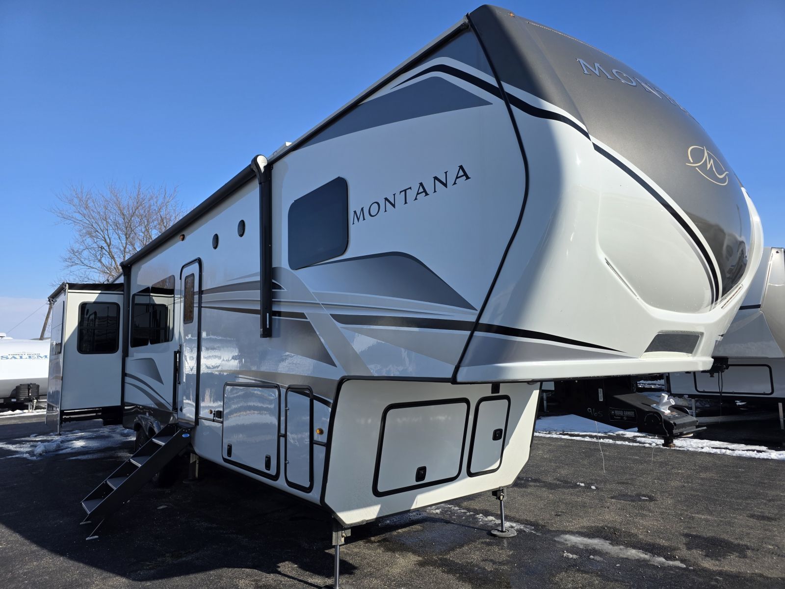 2024 Keystone Montana 3531RE in maroa IL