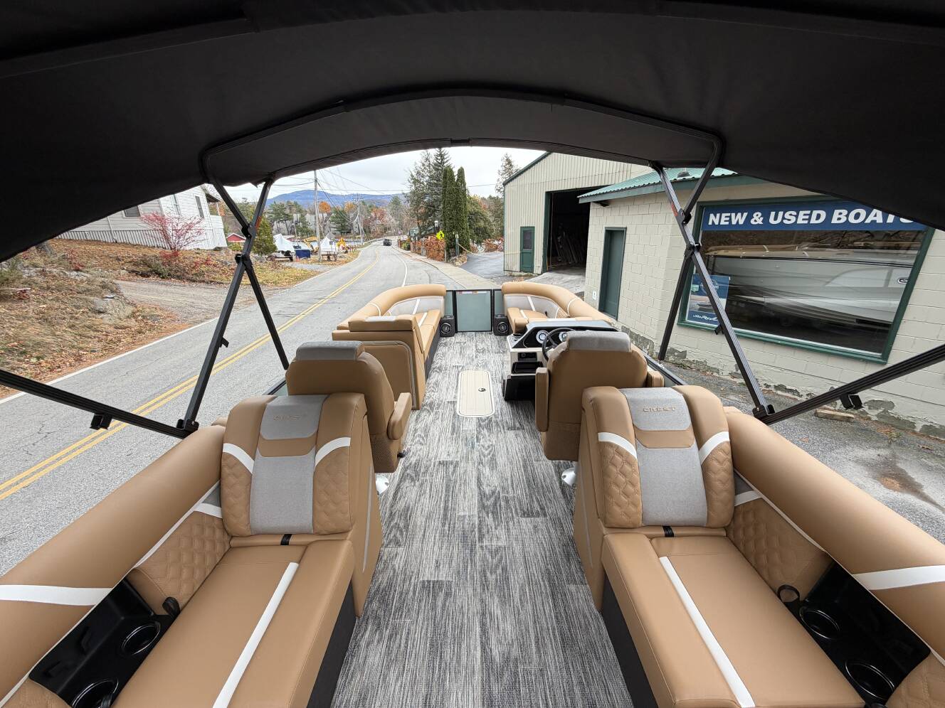 A photo of this 2026 Crest Pontoons Conquest 235 SLC