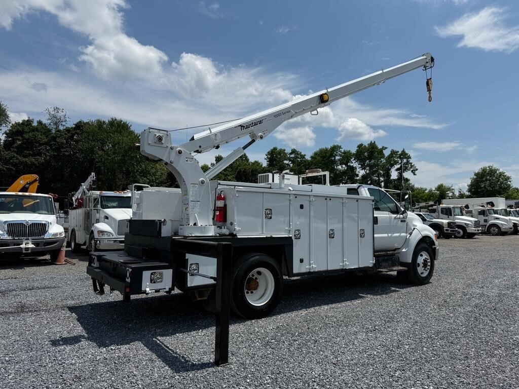 2011 Ford F-750 SuperCab photo 3
