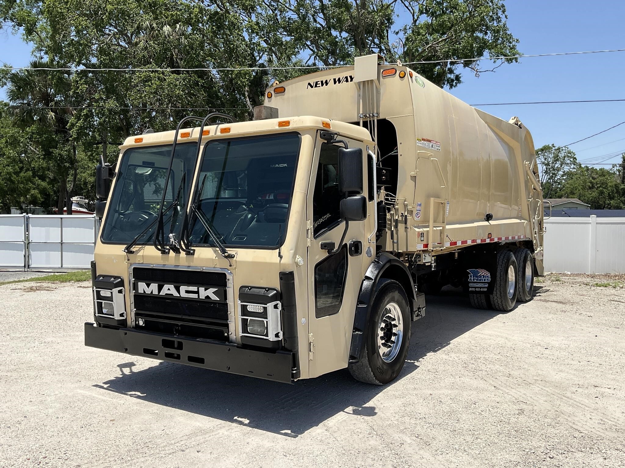 Mack LR613 Garbage Truck For Sale - Mack LR613 Garbage Truck