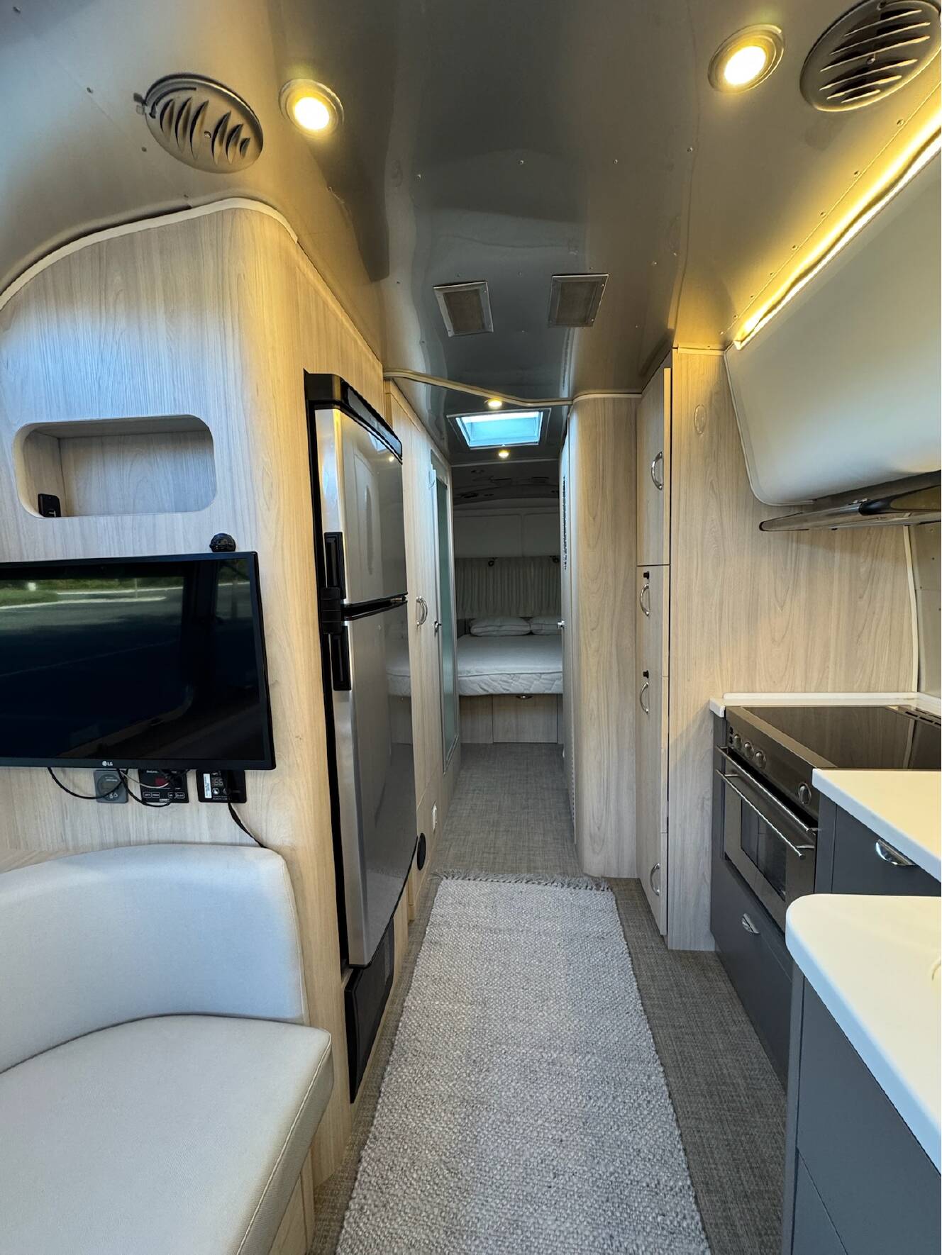 A photo of this 2021 Airstream GLOBETROTTER 27FBQ