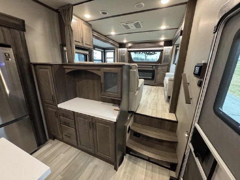2022 GRAND DESIGN SOLITUDE 380FL