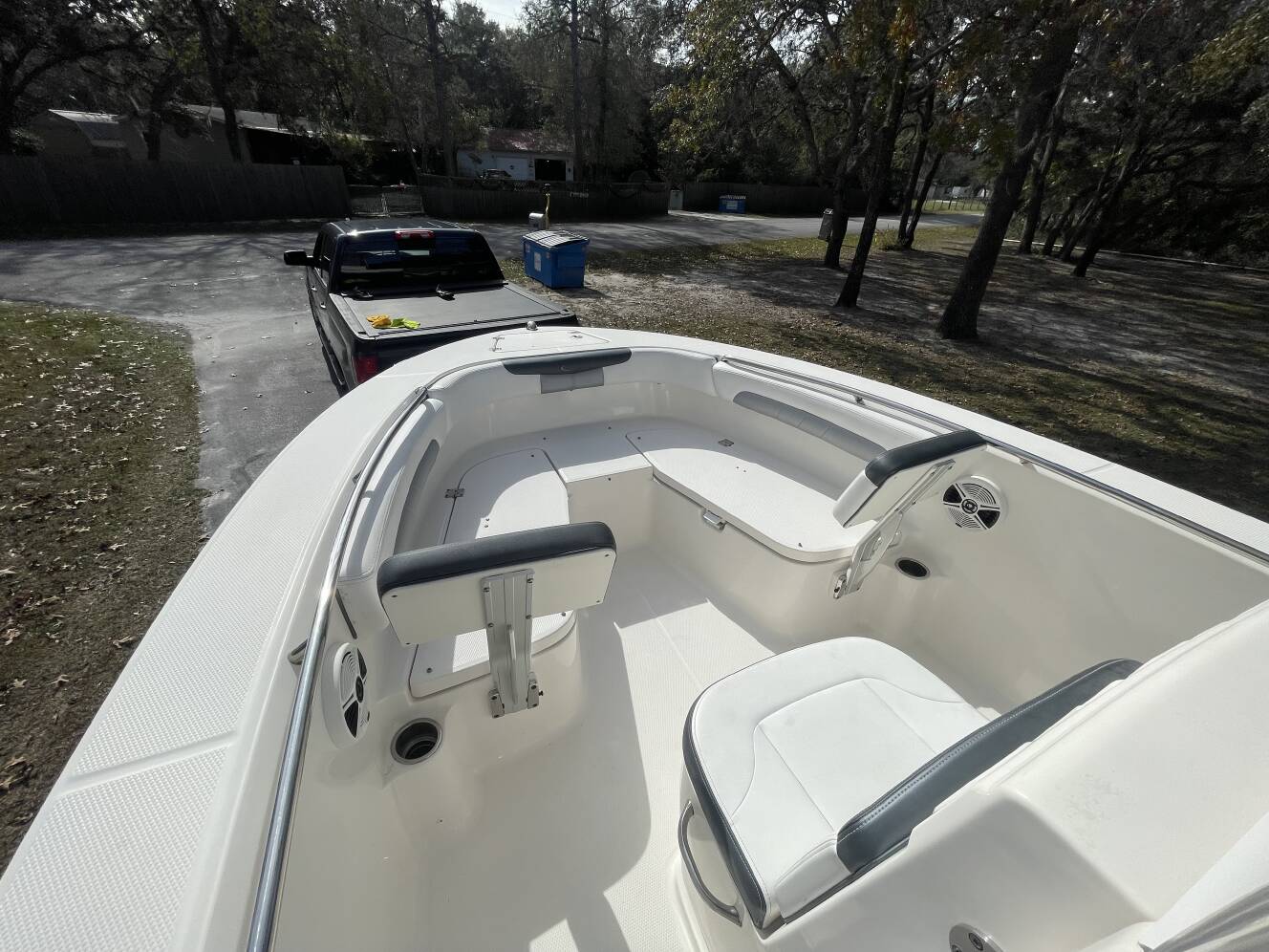 A photo of this 2019 Robalo 202