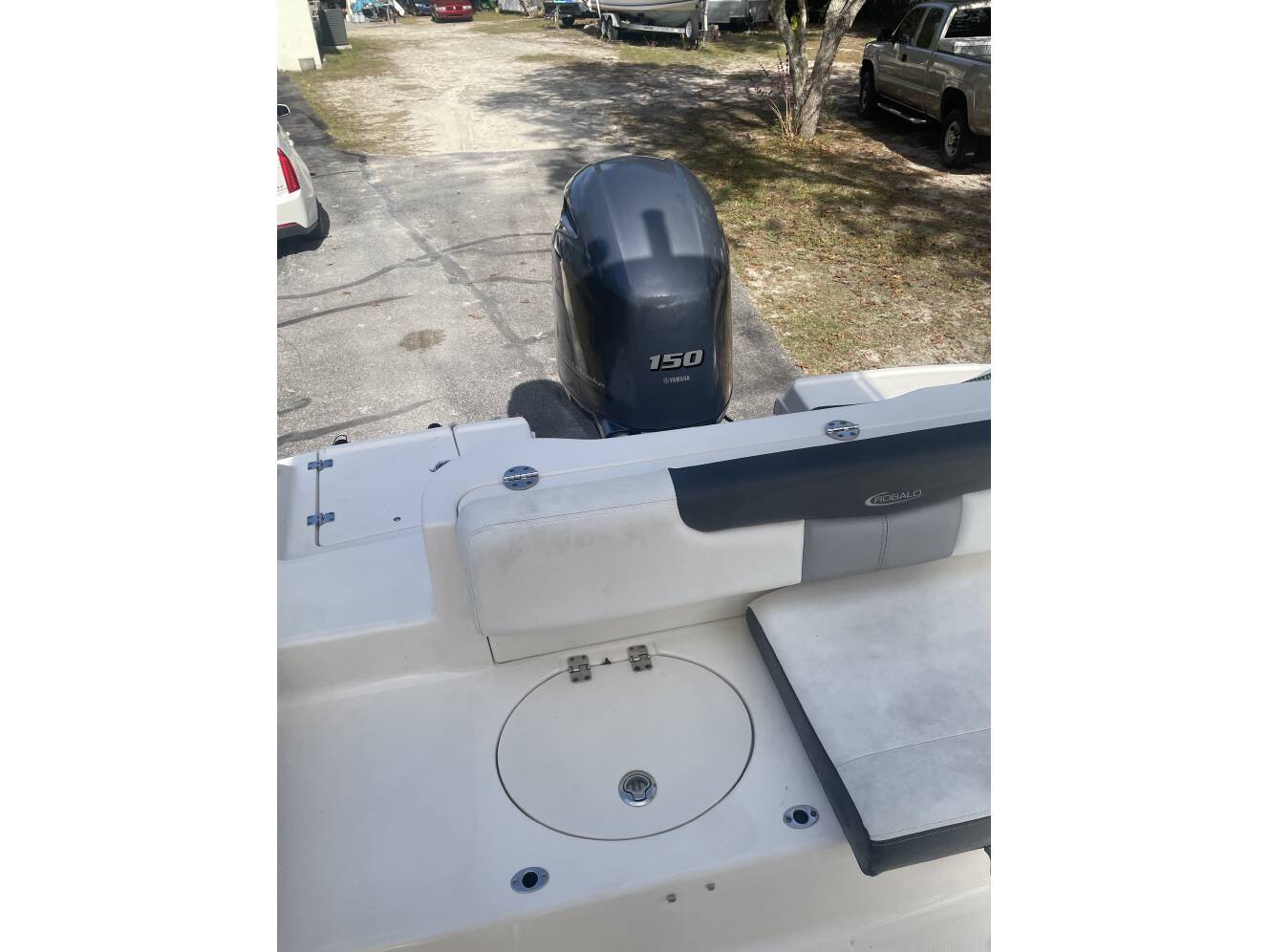 A photo of this 2019 Robalo 202