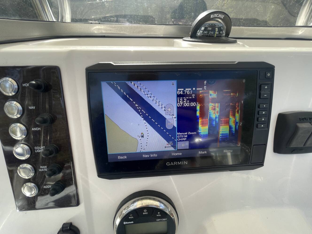 A photo of this 2019 Robalo 202