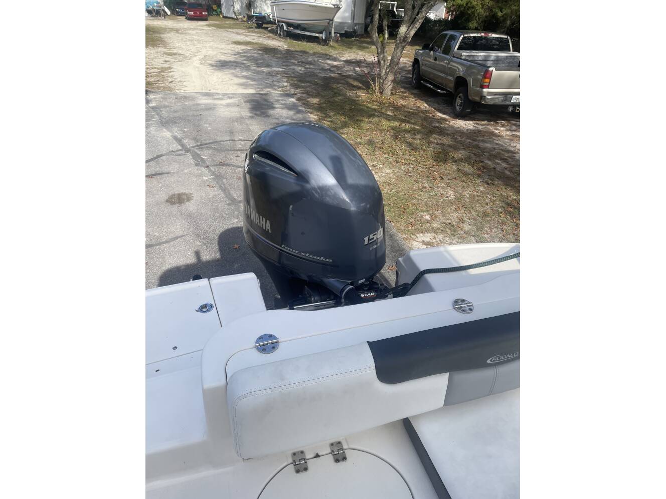 A photo of this 2019 Robalo 202