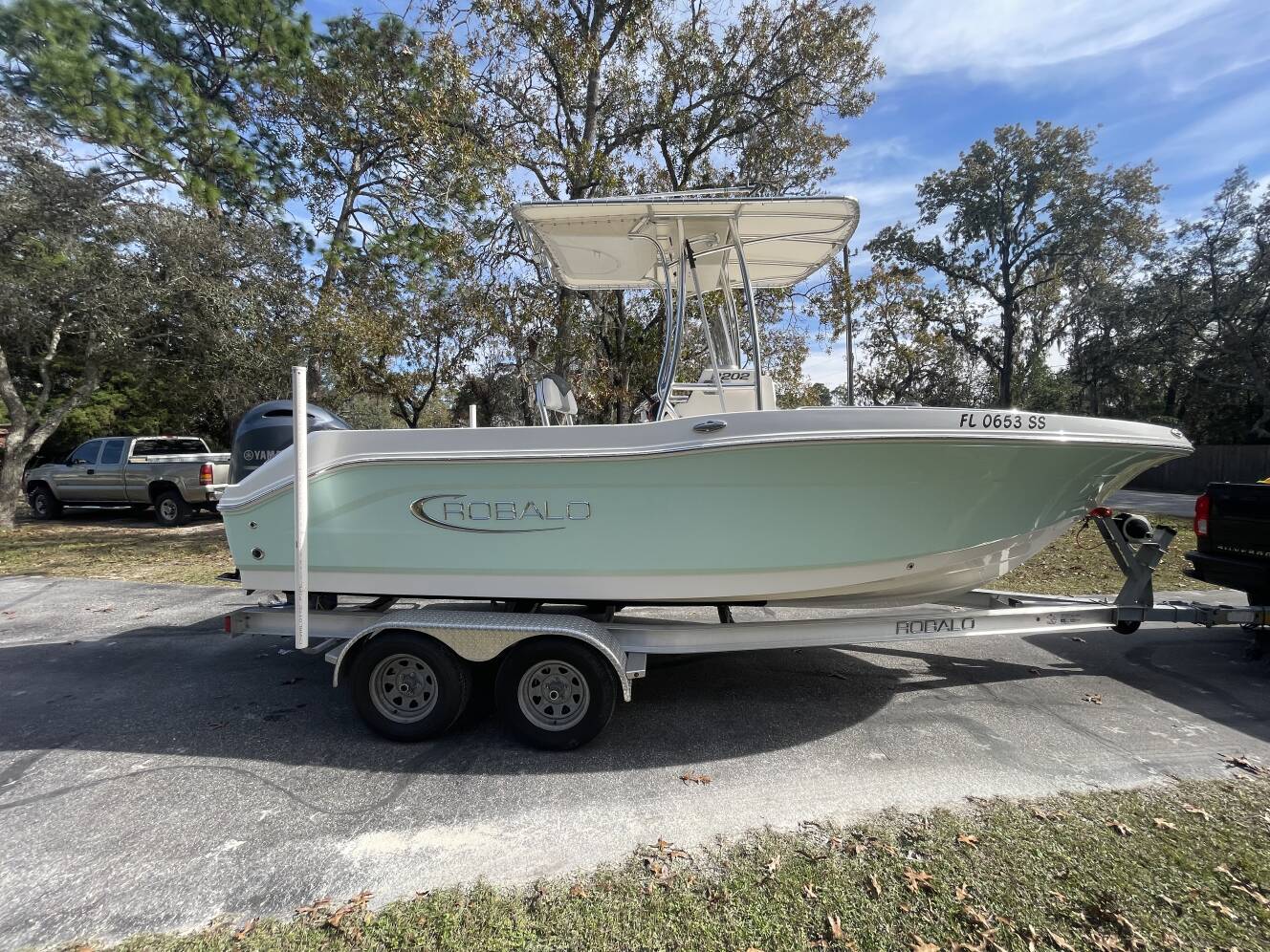 A photo of this 2019 Robalo 202