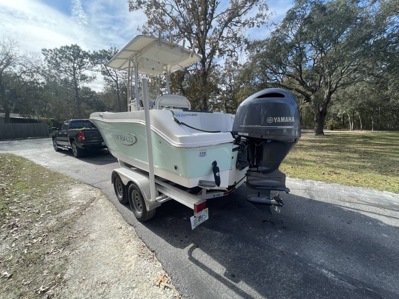 A photo of this 2019 Robalo 202
