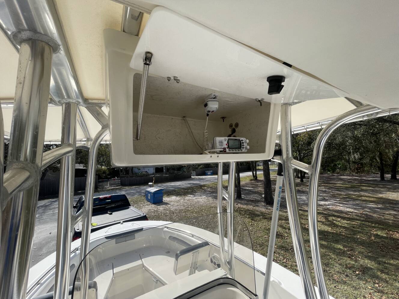A photo of this 2019 Robalo 202