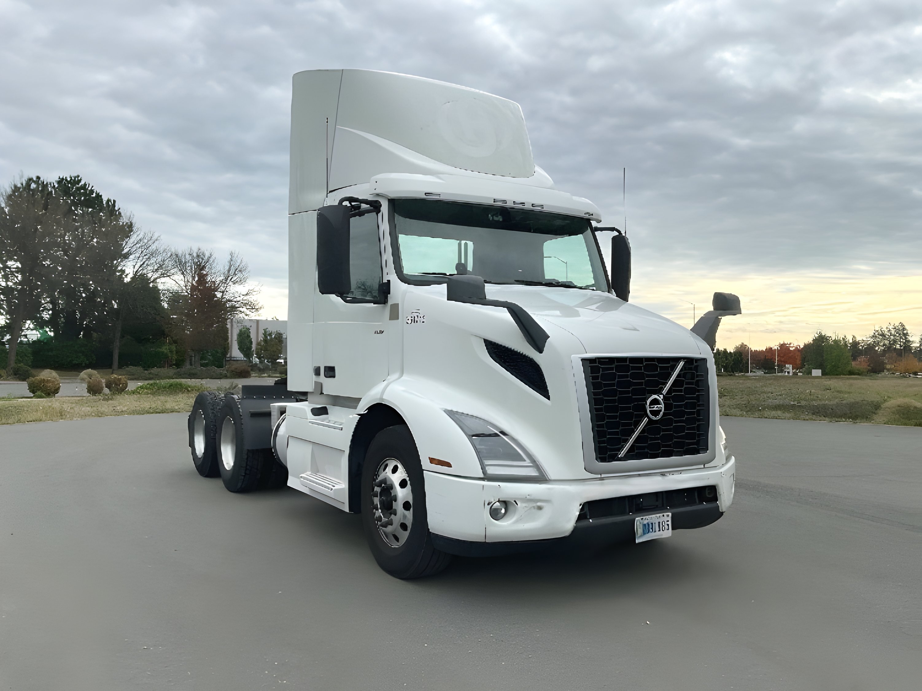 2020 VOLVO VNR64300 in Lacey, WA