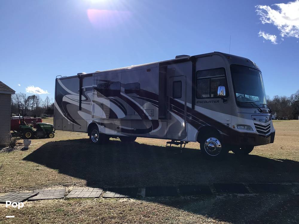 2015 Coachmen Encounter 37SA in callao VA