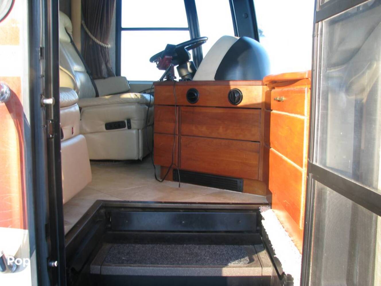 A photo of this 2007 American Coach American Tradition 42R