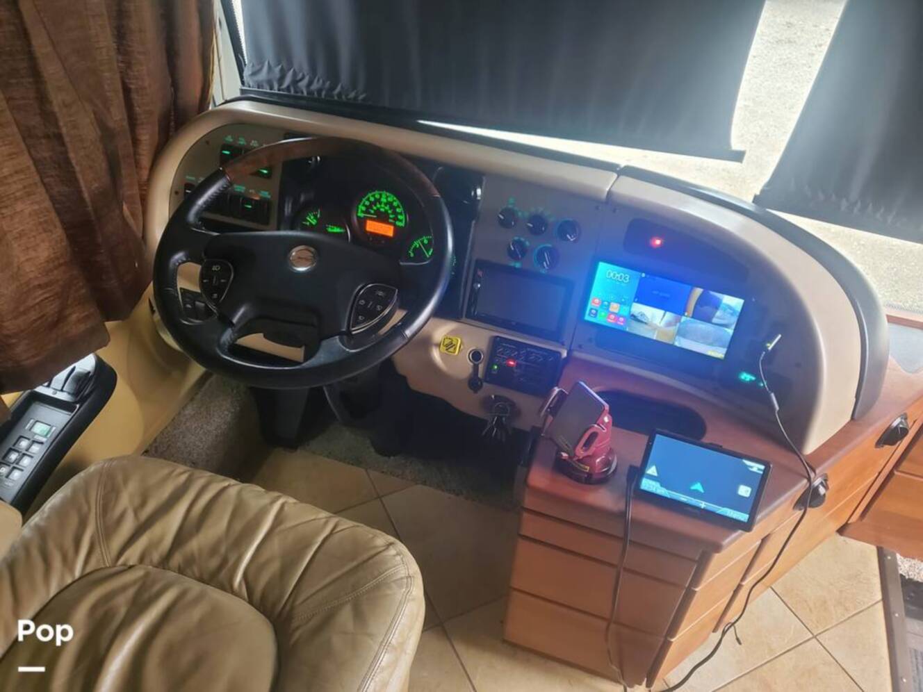 A photo of this 2007 American Coach American Tradition 42R