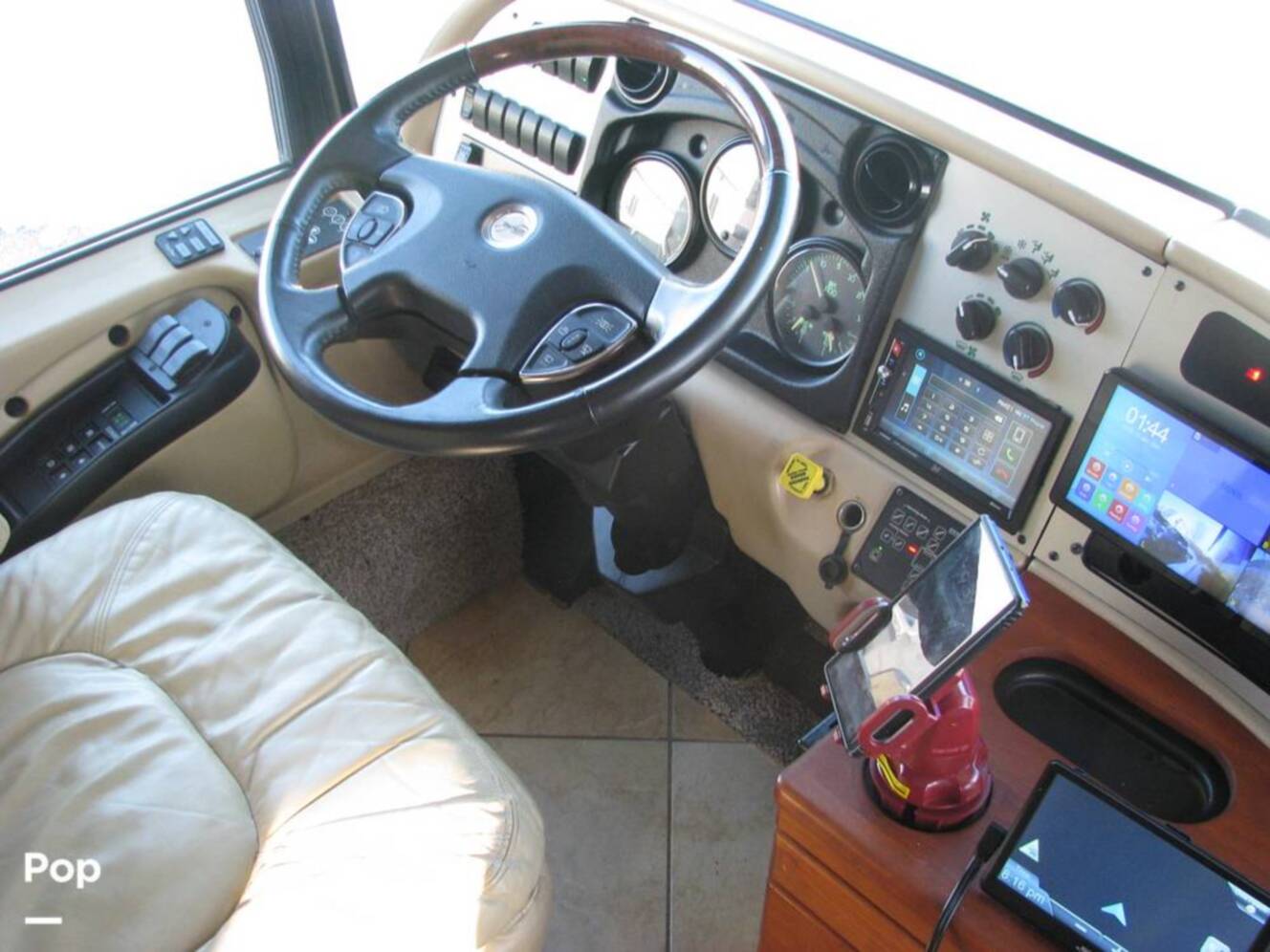 A photo of this 2007 American Coach American Tradition 42R