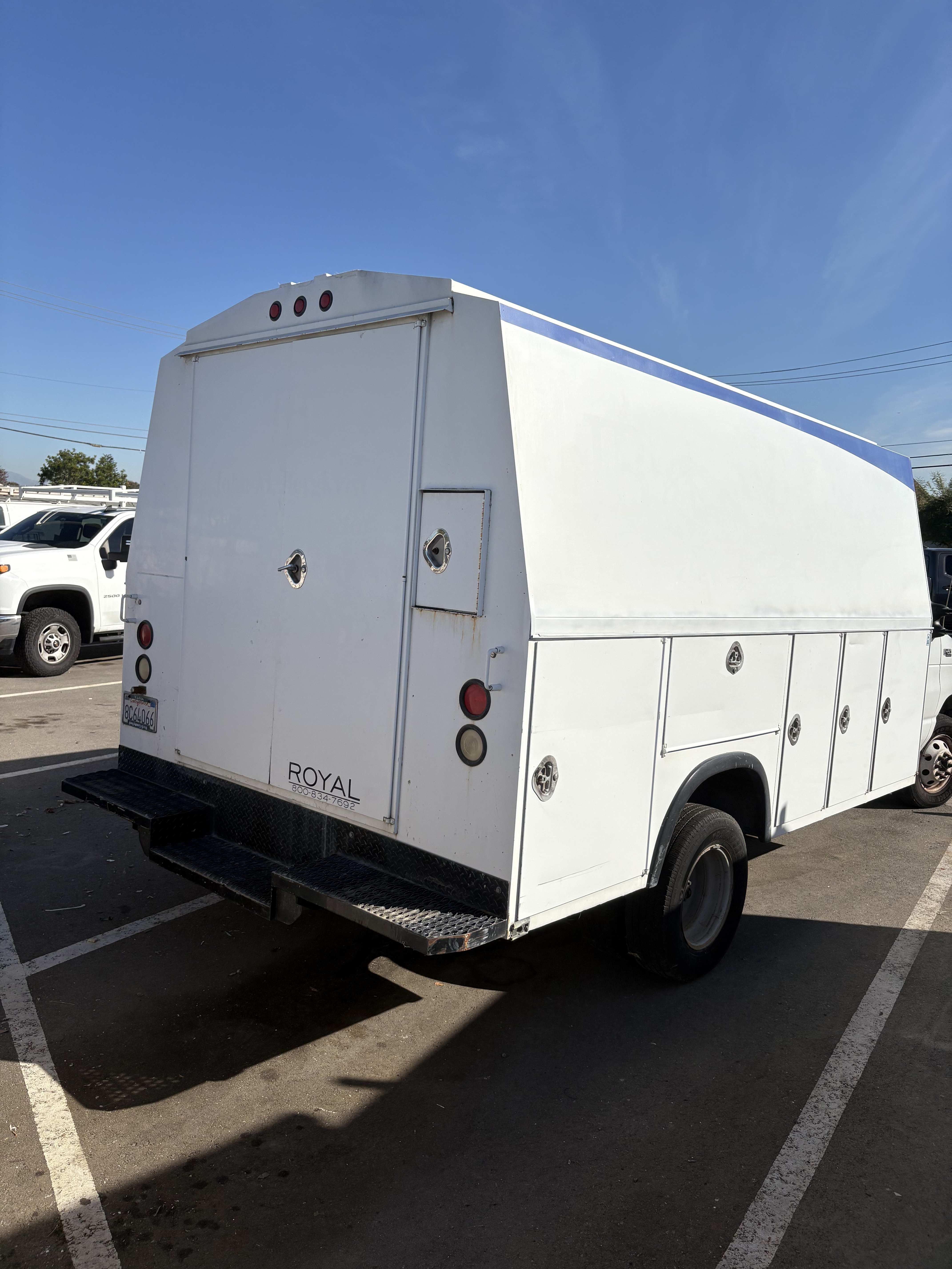2005 FORD E450 in Long Beach, CA