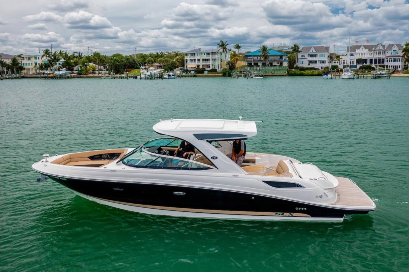 A photo of this 2025 Sea Ray SLX 350