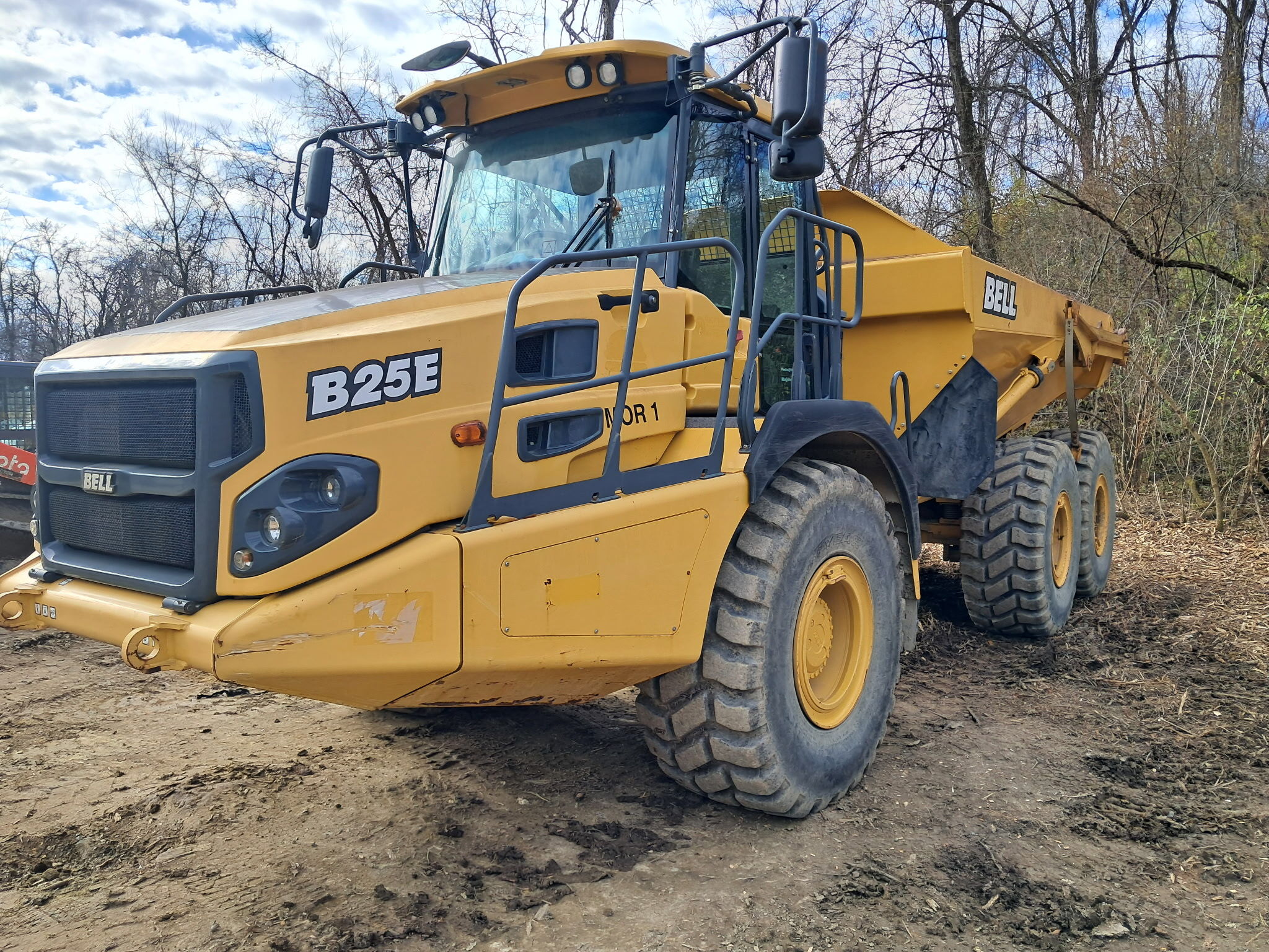 2019 BELL B25E Dump Truck in Tallmadge, OH