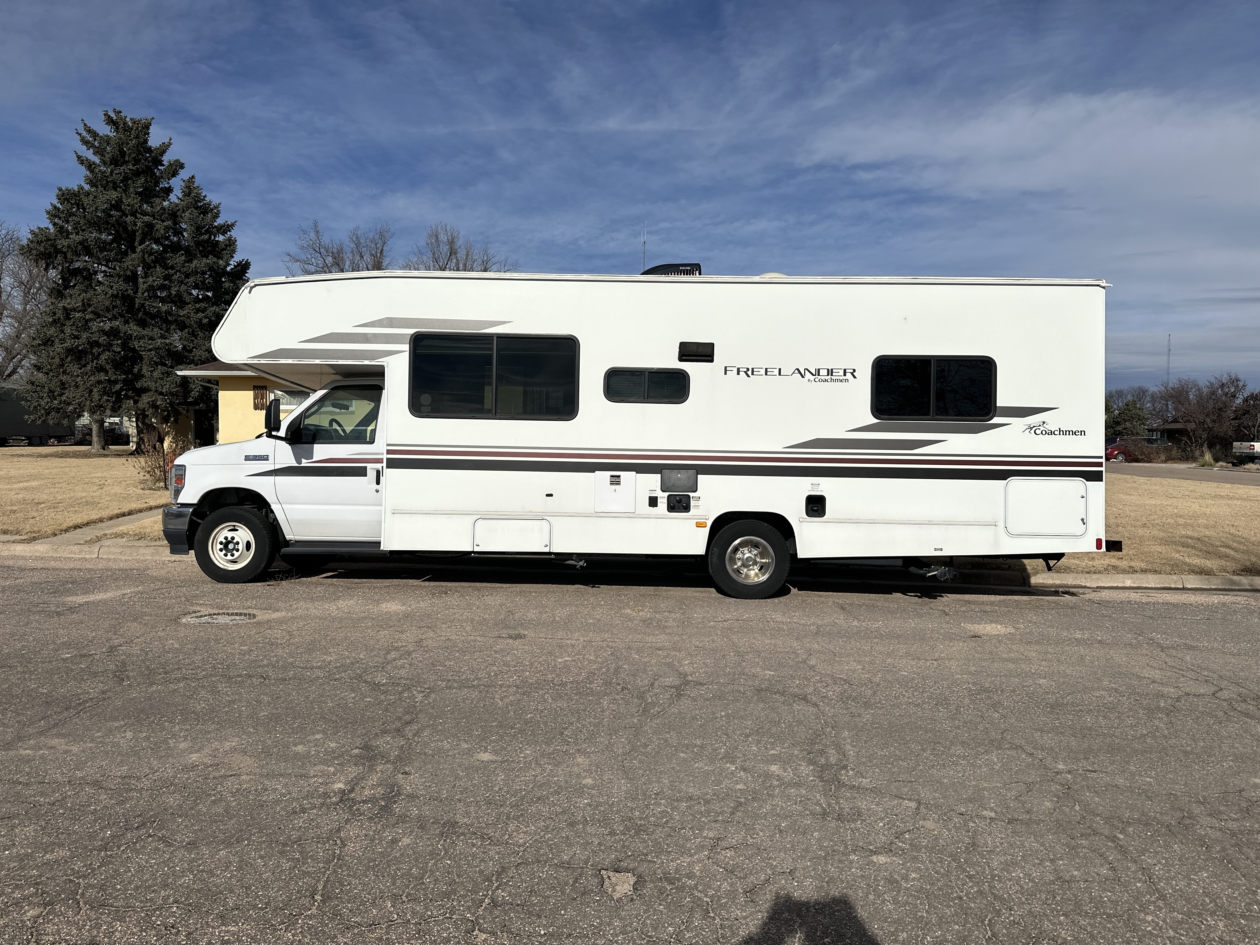 2022 Coachmen FREELANDER 27QB RV