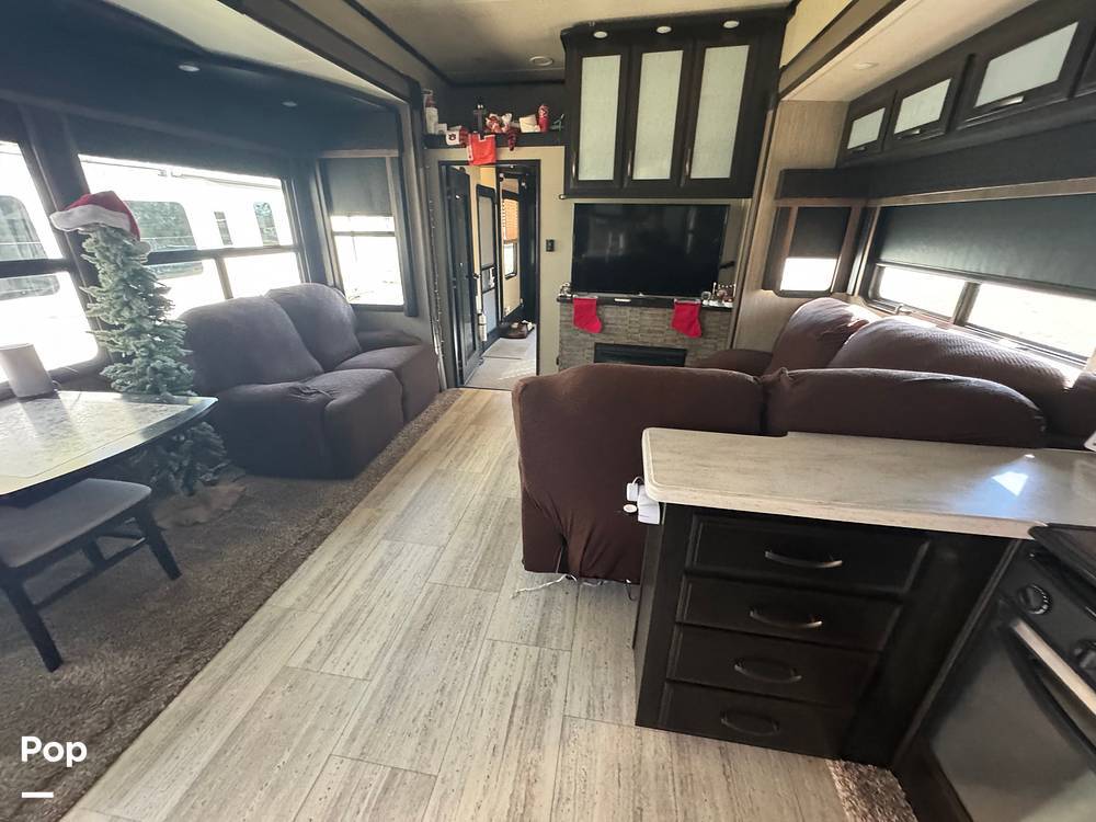 2017 Grand Design Momentum 395M in auburn AL