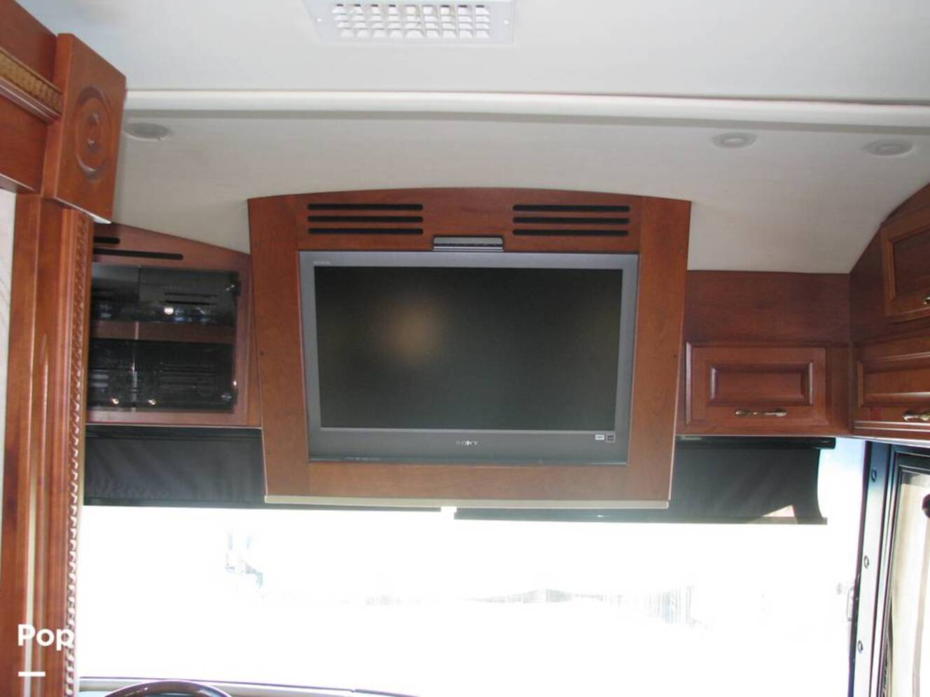 A photo of this 2007 American Coach American Tradition 42R