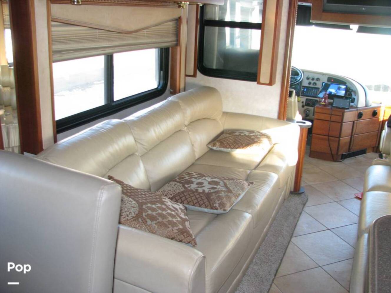 A photo of this 2007 American Coach American Tradition 42R
