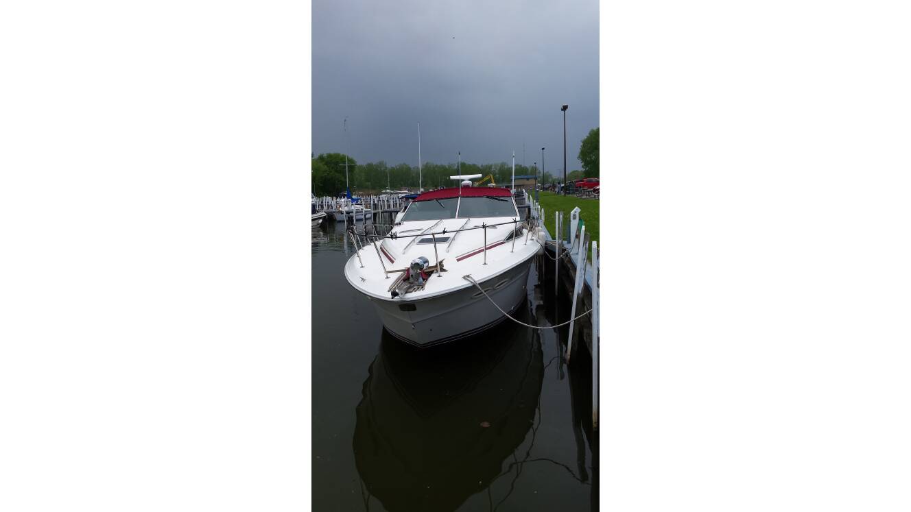 A photo of this 1990 Sea Ray 390 Express Cruiser