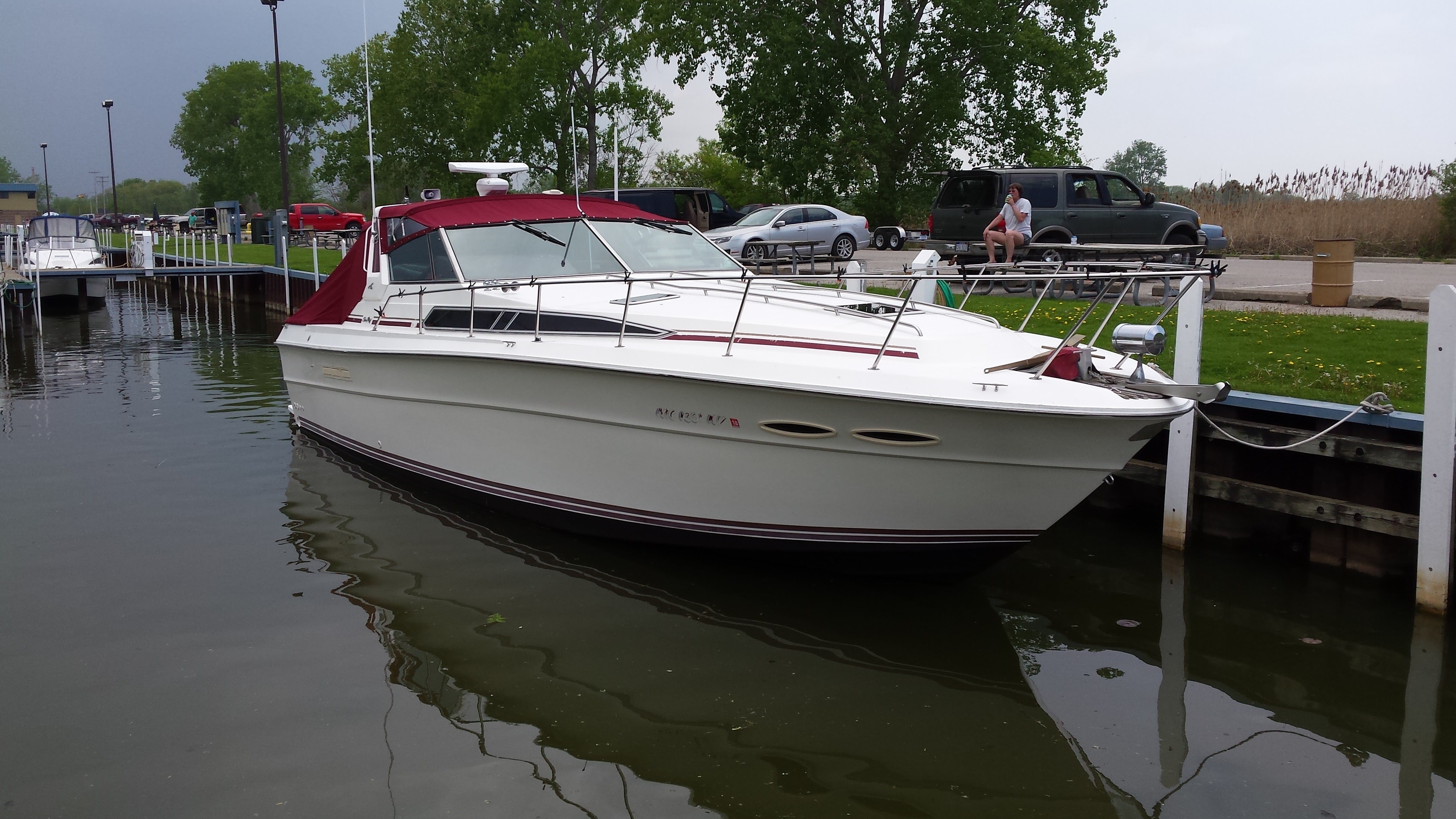 1990 Sea Ray 390 Express Cruiser in south rockwood MI