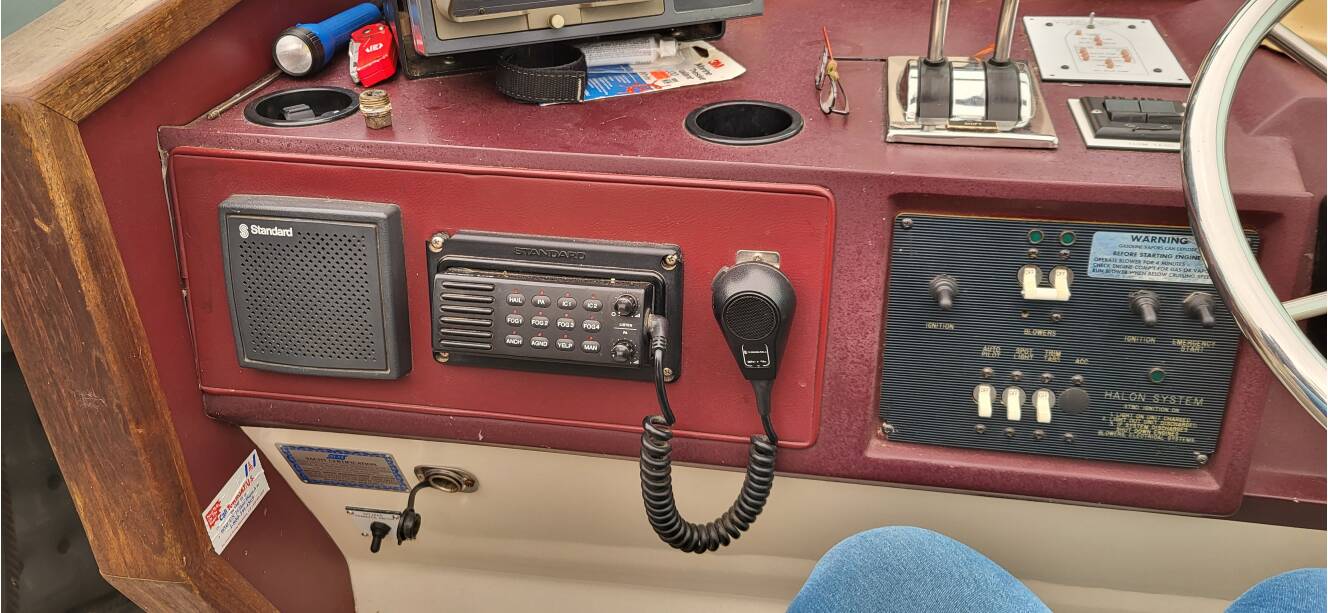 A photo of this 1990 Sea Ray 390 Express Cruiser