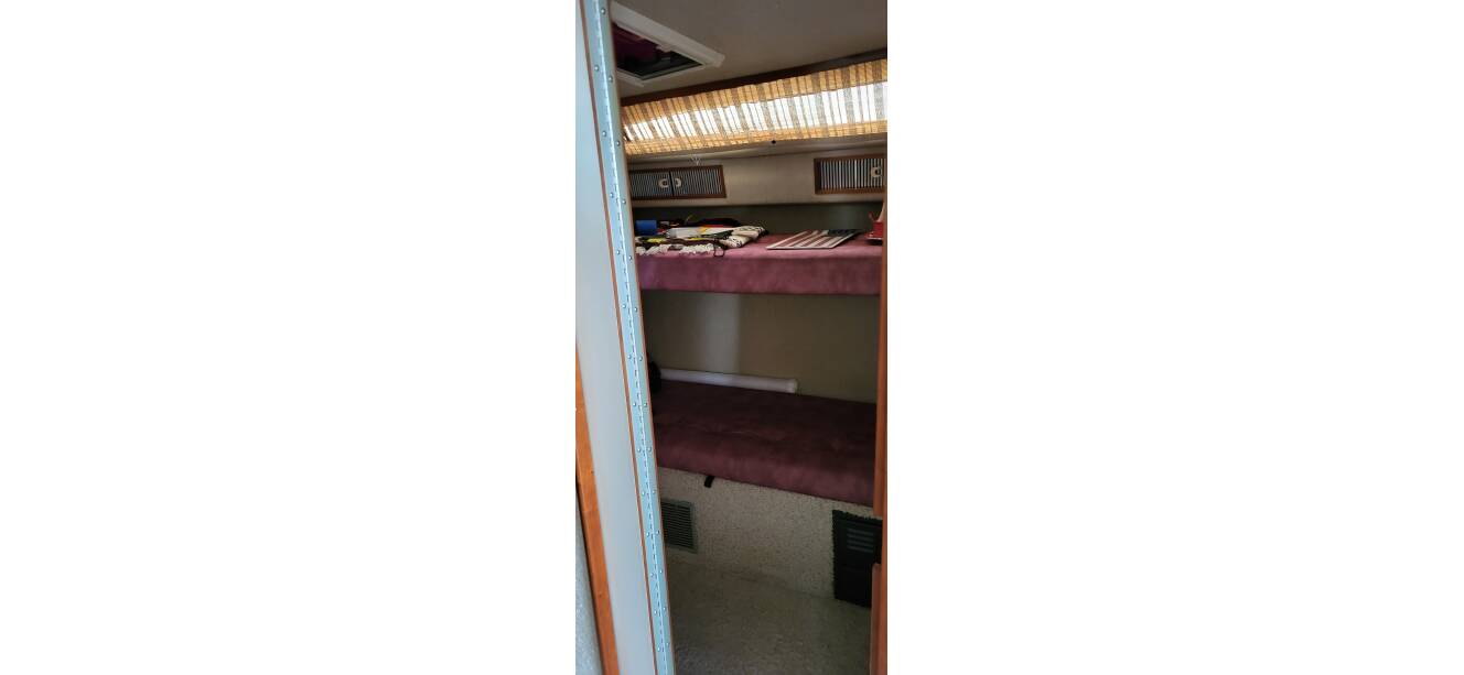 A photo of this 1990 Sea Ray 390 Express Cruiser