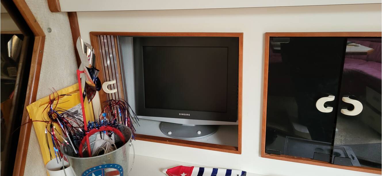 A photo of this 1990 Sea Ray 390 Express Cruiser