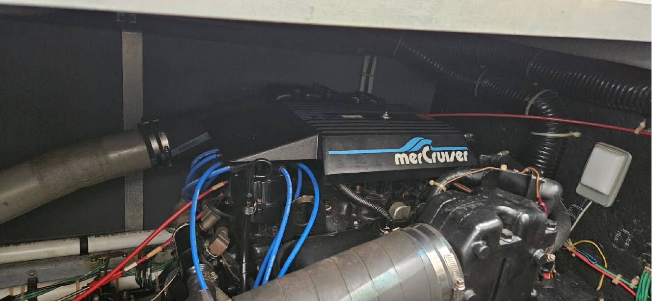 A photo of this 1990 Sea Ray 390 Express Cruiser