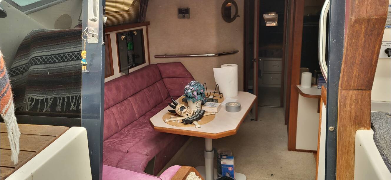 A photo of this 1990 Sea Ray 390 Express Cruiser