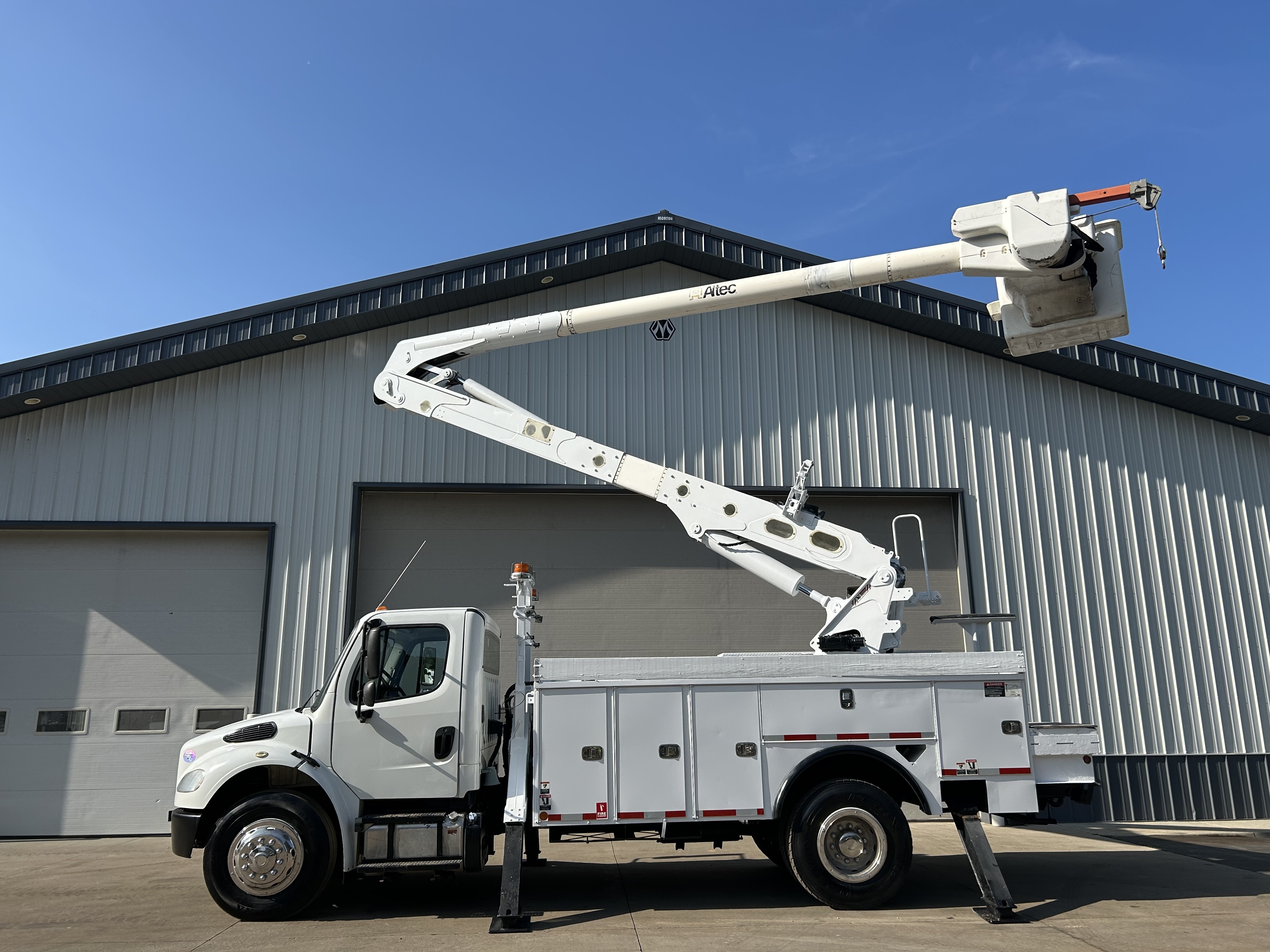 2016 FREIGHTLINER BUSINESS CLASS M2 106 in Battle Creek, MI