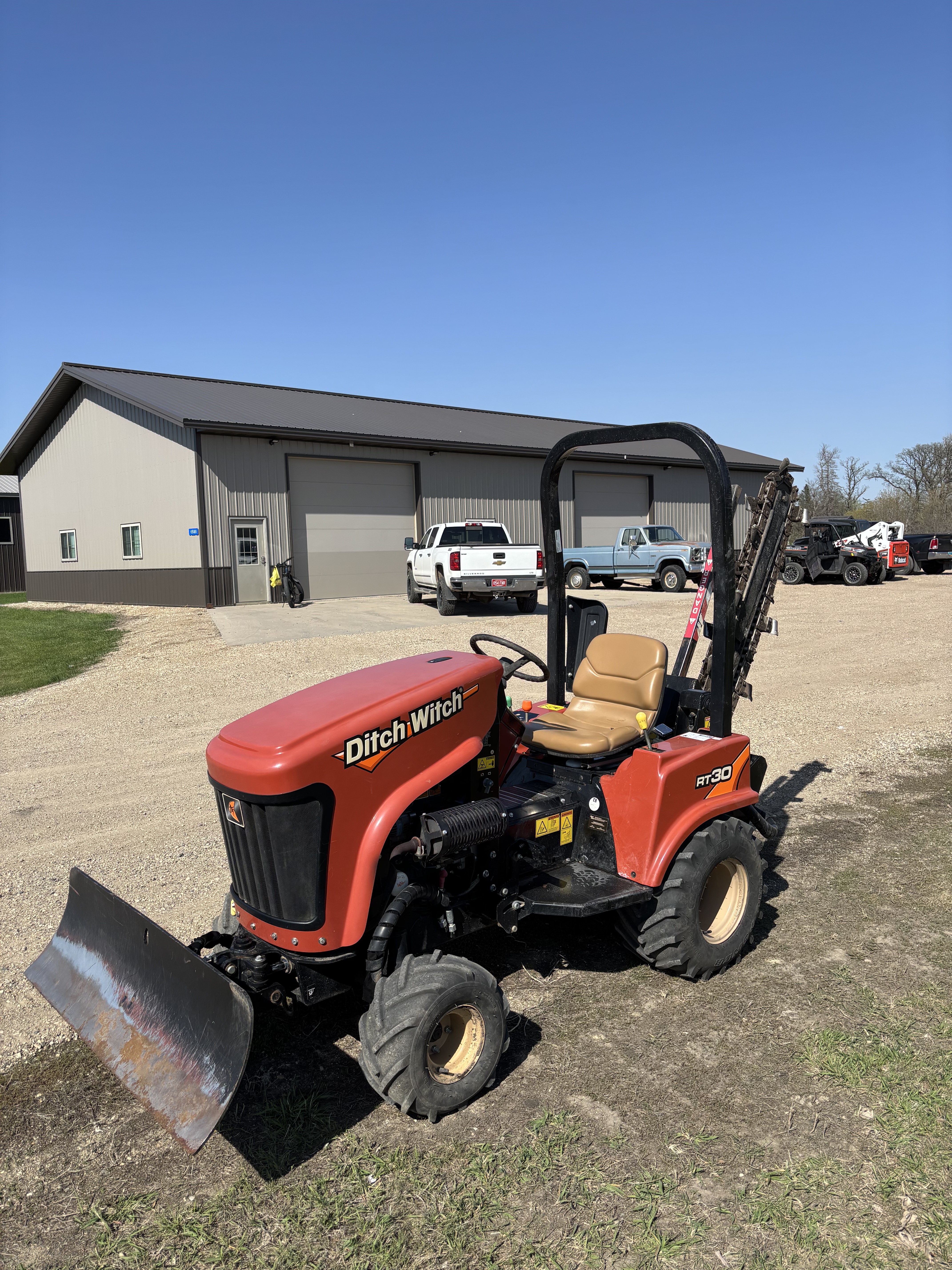 2016 DITCH WITCH RT130 in Lisbon, ND