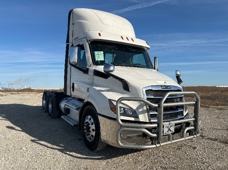 2021 FREIGHTLINER CASCADIA 116 in Sturtevant, WI