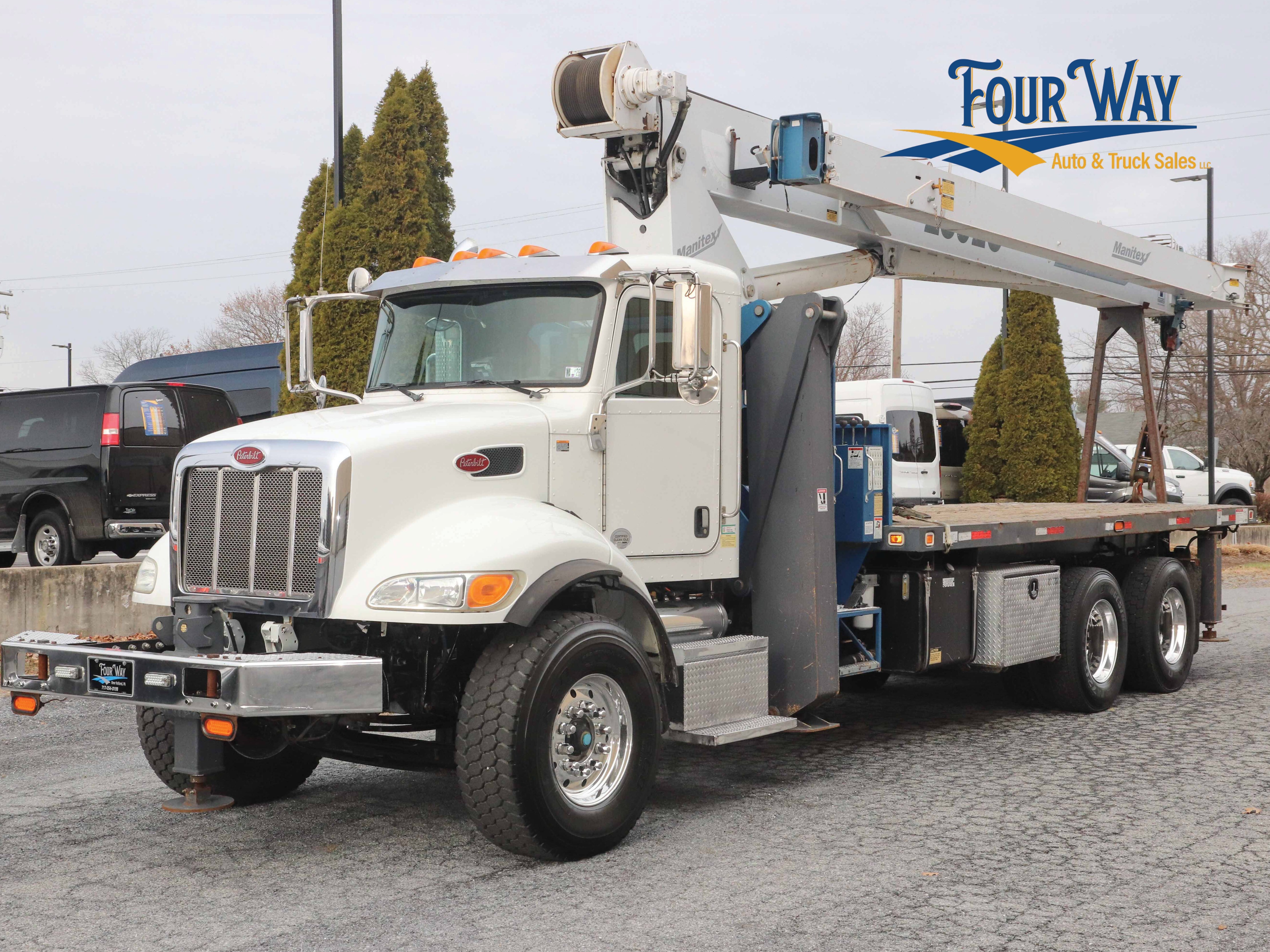 2015 PETERBILT 348 in New Holland, PA